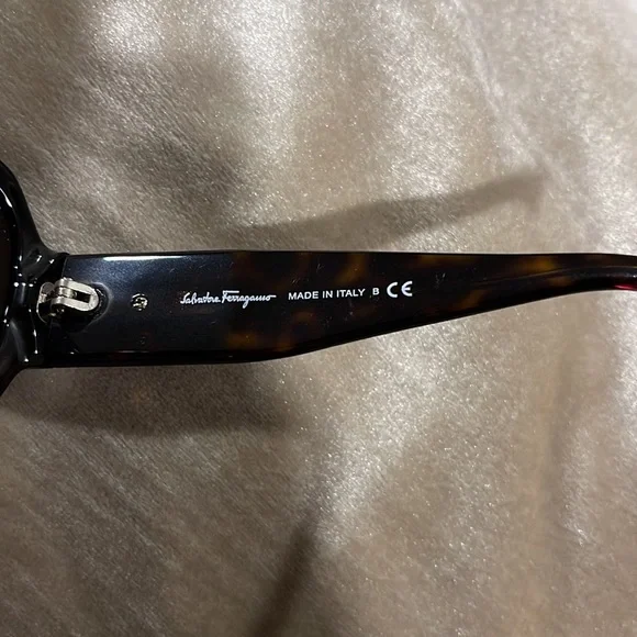 Salvatore Ferragamo women’s 
Sunglasses. - Picture 9 of 9